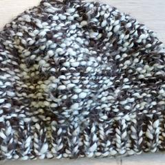 Clothing - Muts bruin/wit, as reported by Centraal magazijn using iLost