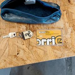 Pencil Case Bleue argente, as reported by IKEA Rennes - Pacé using iLost