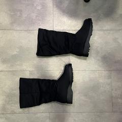 Winterstiefel / Winterboots، كما تم الإبلاغ عنه بواسطة MEININGER Hotel Munich Olympiapark عبر iLost