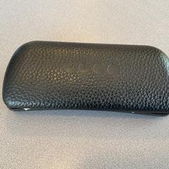 Pouzdro na brýle s brýlemi, jak nahlášeno Breng Arnhem pomocí iLost