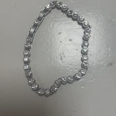 İLost kullanarak Koninklijk Theater Carré tarafından bildirildiği gibi Bileklik