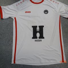 T-shirt voetbalshirt, amint azt Gemeente Leopoldsburg az iLost segítségével jelentette.