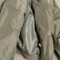 Kleding - Groen jas, amint azt Centraal magazijn az iLost segítségével jelentette.