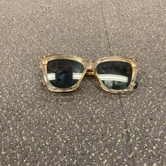 Des lunettes de soleil, a été signalé par Pathé Eindhoven utilisant iLost