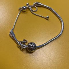 ブレスレット Silver in Color がiLostで MEININGER Hotel Dresden Zentrum によって報告されました