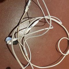 Slúchadlá blanc, ako bolo nahlásené TCL pomocou iLost