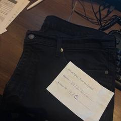 Kalhoty Zwarte jeans, jak nahlášeno Haven Hotel Rotterdam pomocí iLost