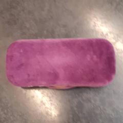 Zonnebril in etui, ha sido reportado por Rotterdam The Hague Airport con iLost