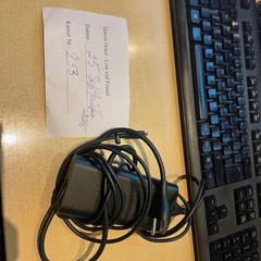 Chargeur d’ordinateur portable laptop oplader DELL, a été signalé par Haven Hotel Rotterdam utilisant iLost