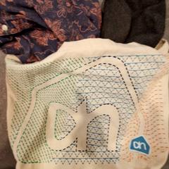 Tasje kleding, iLost를 사용하여 Qbuzz DMG에 보고됨