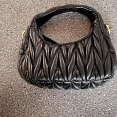 Kézitáska, amint azt Connexxion Amstelveen az iLost segítségével jelentette.