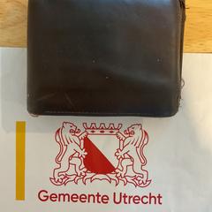 İLost kullanarak Gemeente Utrecht tarafından bildirildiği gibi Zwarte portomonnee Bruin