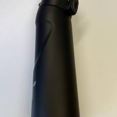 Edateko botila, gisa salatu by Centraal magazijn iLost erabiliz