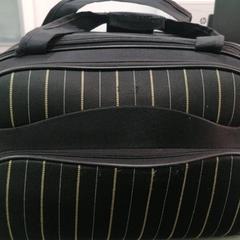 Bolsa اسود وذهبي, ha sido reportado por محطة الدمام (الدمام) con iLost