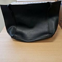 Poltsa zwart, gisa salatu by Regio Antwerpen - Brussel iLost erabiliz