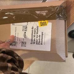 İLost kullanarak MEININGER Hotel Marseille Centre la Joliette tarafından bildirildiği gibi Colis amazon