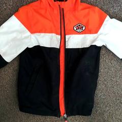 Gyermek dzseki Oranje wit zwart, nyc, amint azt Burgers' Zoo az iLost segítségével jelentette.