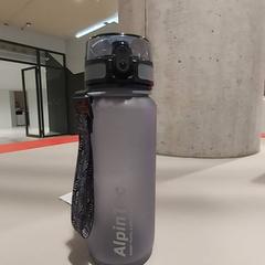 Láhev Black/clear, jak nahlášeno TU/e - Receptie Neuron pomocí iLost