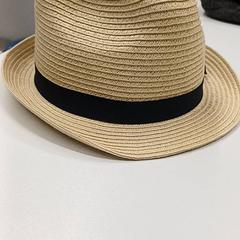 İLost kullanarak IKEA Clermont Ferrand tarafından bildirildiği gibi Şapka Bleu et beige