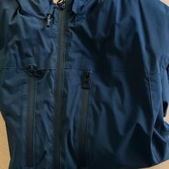 Jacke blue, gemeldet von Sheraton Brussels Airport Hotel über iLost