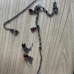 Ketting & Armband Dark silver met rode steentjes, zoals gemeld door ACTA met iLost