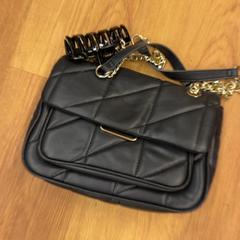 Kézitáska, amint azt HTM az iLost segítségével jelentette.