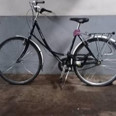 Kvinners sykkel City-Cruiser Zwart-Witte letters, som rapportert av Fietsdepot Hasselt ved bruk av iLost