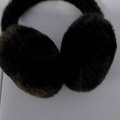 Hörselkåpor, rapporterat av Regio Antwerpen - Brussel med iLost