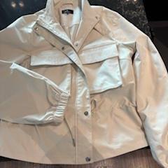 السترة، كما تم الإبلاغ عنه بواسطة Van der Valk Hotel Veenendaal عبر iLost