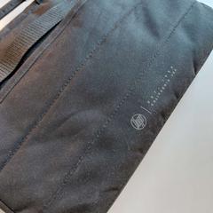 Bossa per a portàtil, segons ha informat Padualaan 101 mitjançant iLost