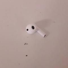 Oortje, como reportado por IKEA Breda utilizando o iLost