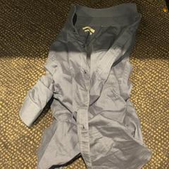 Blusa, segundo informou Van der Valk Hotel Utrecht usando iLost