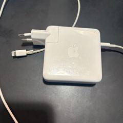 شاحن macbook Wit، كما تم الإبلاغ عنه بواسطة Gemeente Ermelo عبر iLost