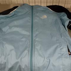 Vestiario Regenjas blauw, come riportato da Centraal magazijn utilizzando iLost