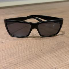 Gafas de sol Zwart, ha sido reportado por Pathé Arnhem con iLost