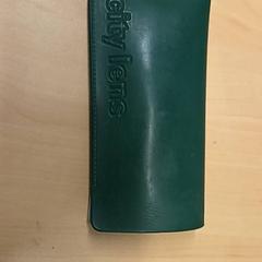 Glasögonfodral med glasögon, rapporterat av RET med iLost