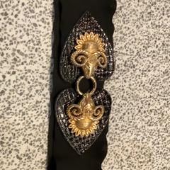 Krawat, zgłoszono przez MEININGER Hotel Berlin "Mitte" Humboldthaus przy użyciu iLost