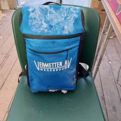 Stol Rugzak met insuline spuiten erin, rapporterat av Gemeente Zonhoven med iLost