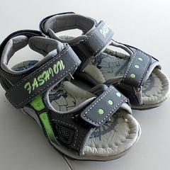 Kleding - Sandalen, a été signalé par Centraal magazijn utilisant iLost