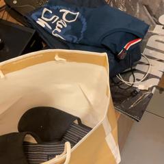 Tas, Kleren & Usb-c kabel vete cab, zoals gemeld door MEININGER Hotel Marseille Centre la Joliette met iLost