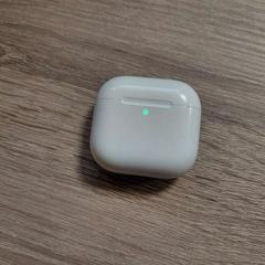 Earbudsdoosje, ha sido reportado por EBS OV Poeldijk con iLost