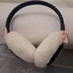 Orelleres ore, segons ha informat IKEA Paris - Plaisir mitjançant iLost