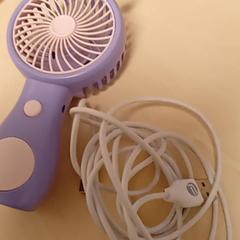 Ladegerät & Handventilator oplader mini, gemeldet von Mövenpick Hotel Amsterdam City Centre über iLost
