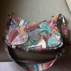 kleurige dames tad, as reported to iLost