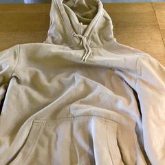 Suéter Beige, ha sido reportado por MEININGER Hotel Berlin East Side Gallary con iLost