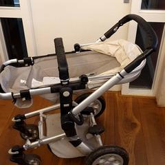 Carrinho de bebé Grijs, como reportado por DierenPark Amersfoort utilizando o iLost