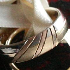 Tricolor gouden ring (geel, wit en roodgoud)