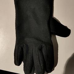 Eskularruak Zwart, gisa salatu by Bibliotheek Neude (Utrecht) iLost erabiliz