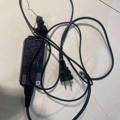 Adapter Lenovo 65W, amint azt Cursus en vergadercentrum Domstad az iLost segítségével jelentette.