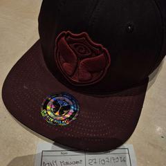 Cap dark red, segundo informou The Dominican usando iLost